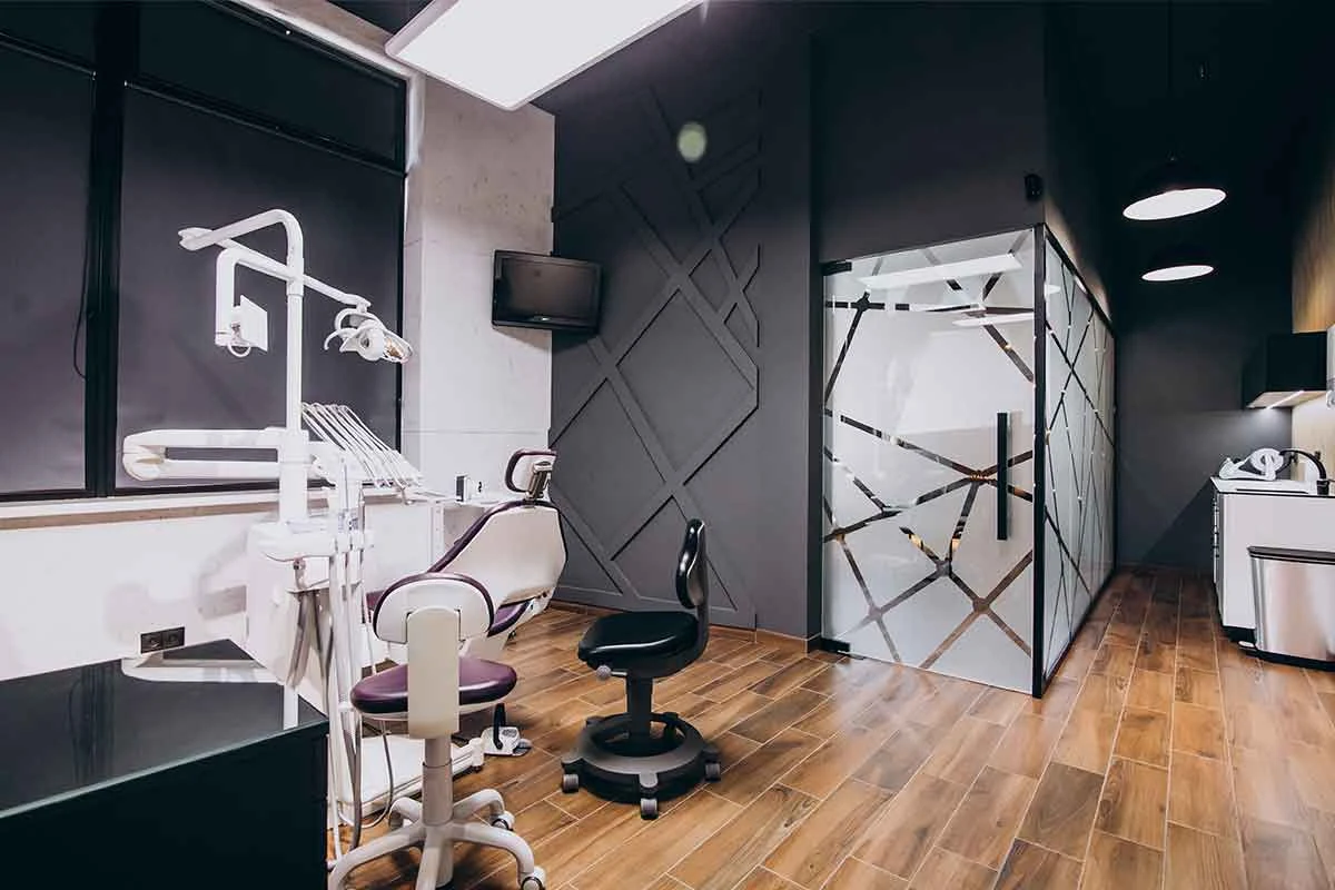 Dental crowns clinic in Istanbul — Smiley Clinic