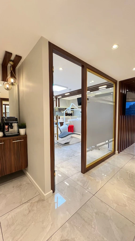 Dental implants clinic in Istanbul — Smiley Clinic surgery room